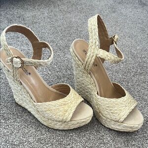 Shoe dazzle Women's Tan Wedge Sandals